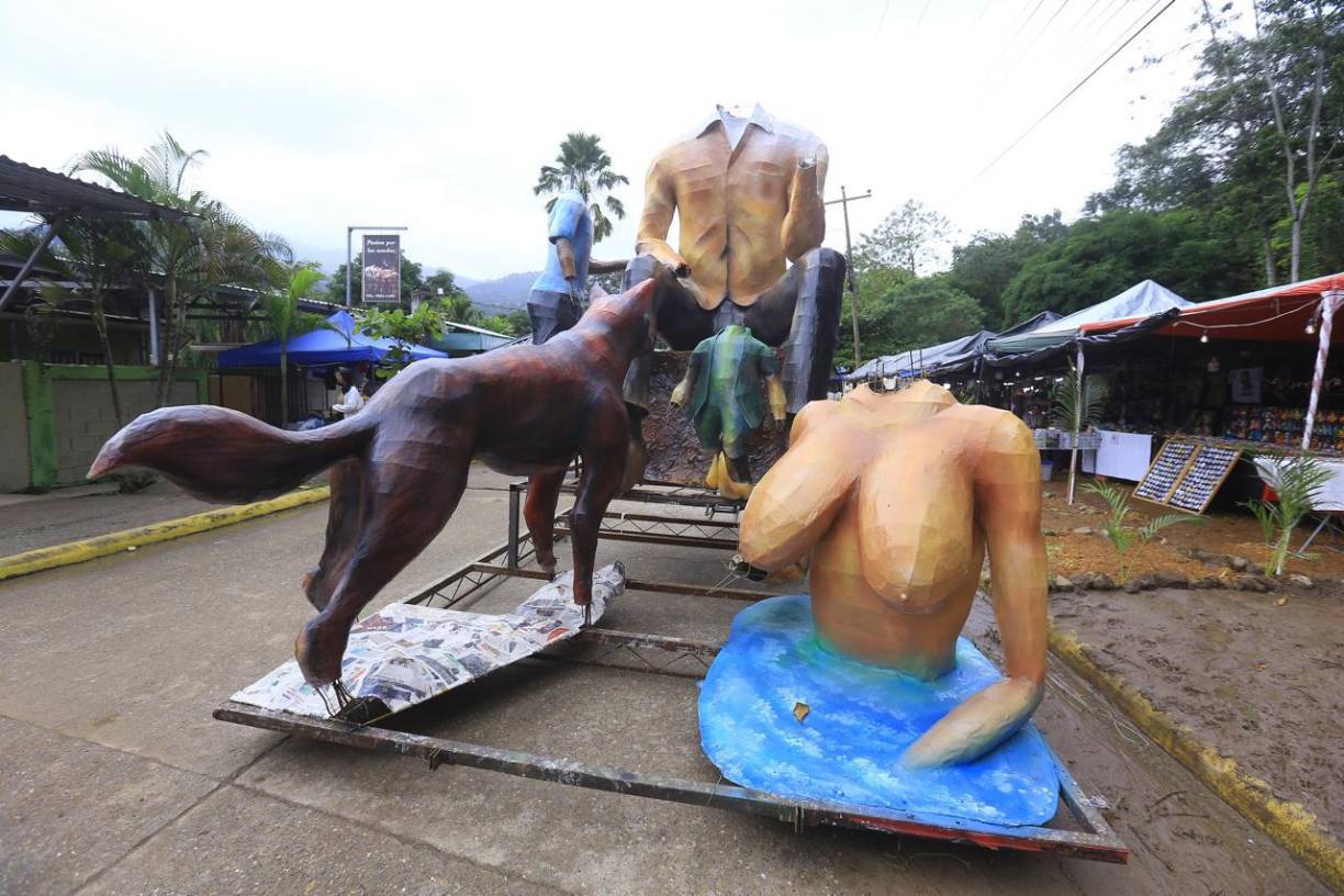 Las esculturas elaboradas por 32 artistas hondureños representan la cultura garífuna, lenca, pueblos mágicos, la flora y fauna y algunas tradiciones hondureñas.
