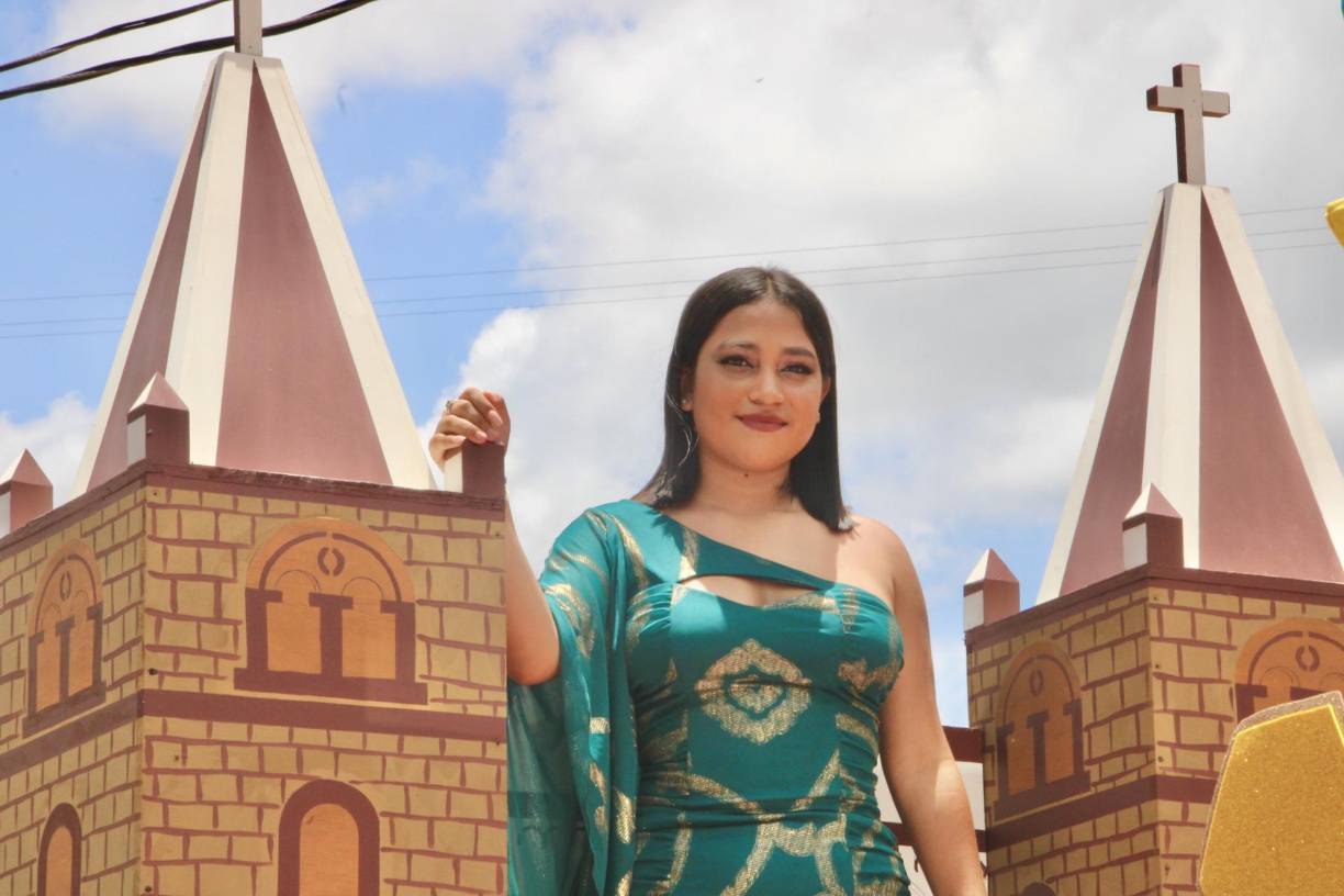 La jovencita Dariela Rubí Robles participó por la corona de reina de la feria. La majestuosa iglesia de Dulce Nombre de Copán fue recreada ya que es un tesoro del municipio.
