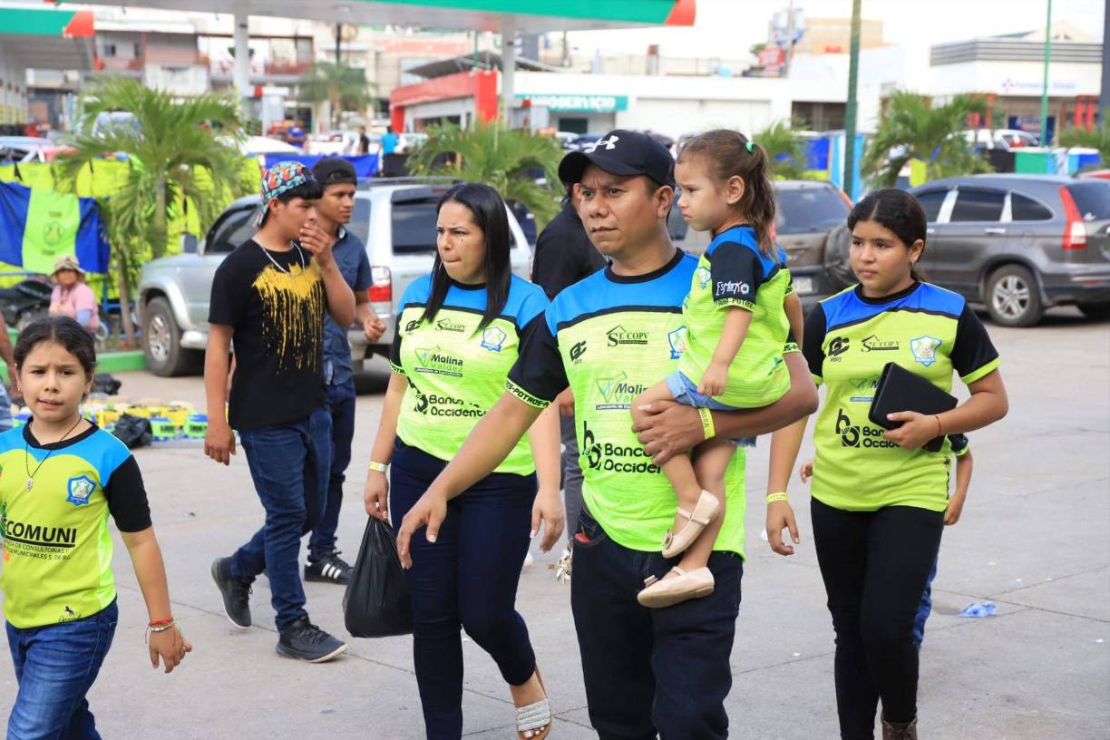 Ambiente del Olancho-Real España: bella novia de jugador y presentadora