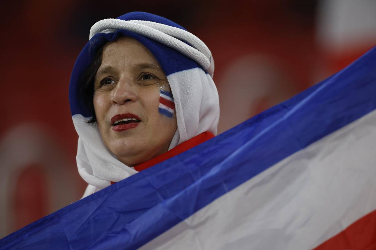 Mujeres de Costa Rica y España causan euforia en Qatar