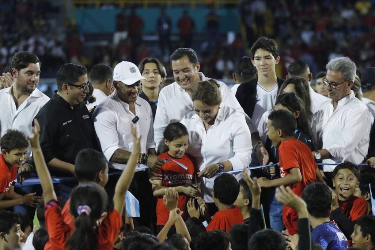 La reinauguración del Morazán: personalidades, bella pintura y así luce la nueva cancha
