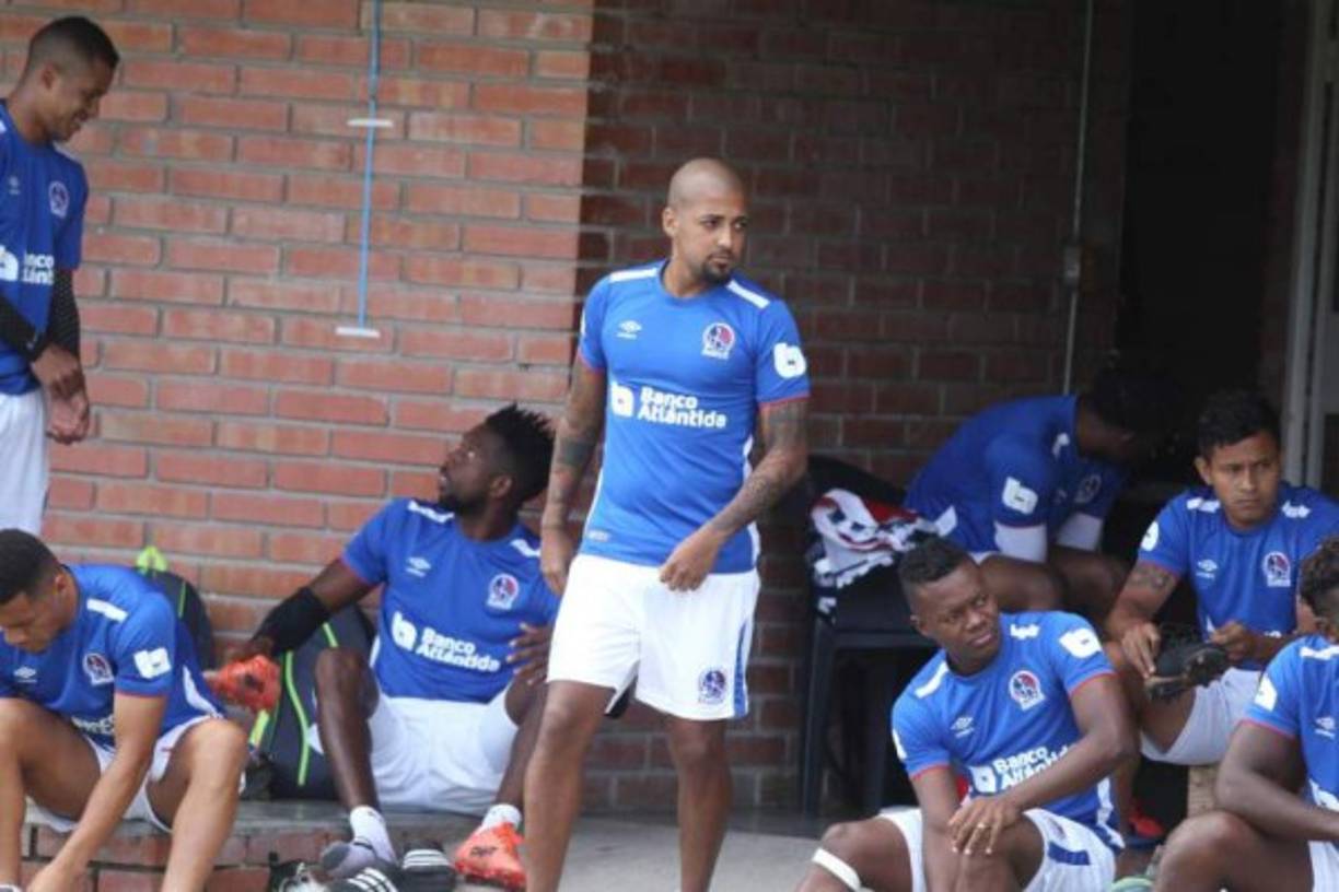 Leandro Wallace Motta cuenta con 25 años de edad y llegó para esta campaña al Olimpia. El jugador no ha debutado por ahora en la Liga Nacional, ya lo hizo en la Copa Presidente.