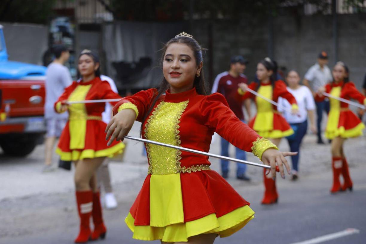 Palillonas del Instituto Jesús de Nazareth se lucen en los desfiles de SPS
