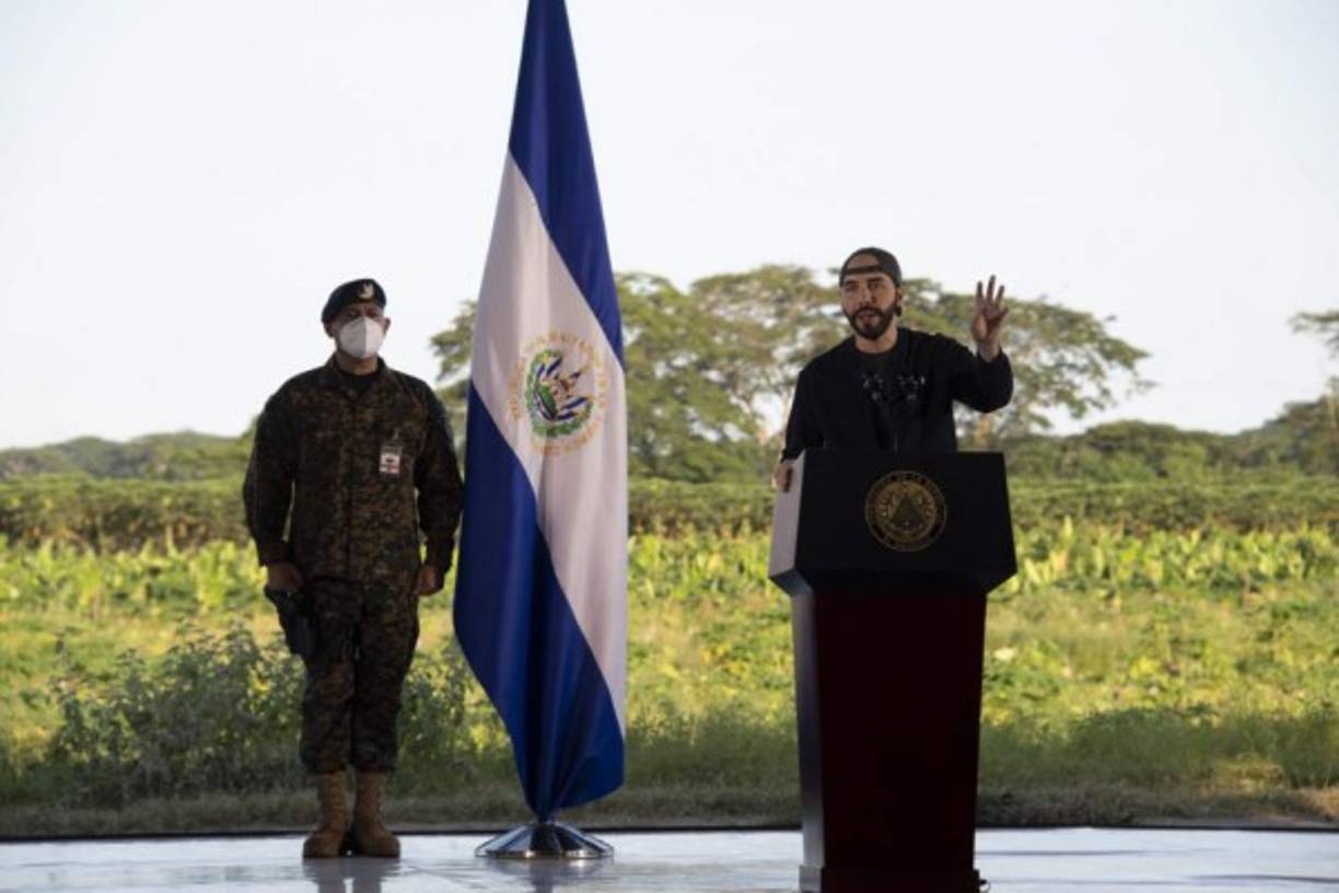 Para 65,7% de los consultados, el presidente realiza bien su labor, 17,7% lo calificó como regular, y 16% cree que hace mal sus funciones.<br/><br/>Sin embargo, la calificación de 7,7 sobre 10 que recibió es inferior al 8,37 que obtuvo en septiembre de 2019, al completar sus primeros 100 días de gobierno.<br/><br/>La encuesta fue realizada online entre 1.558 personas del 6 al 13 de junio, y tiene un margen de error de 2,5%.