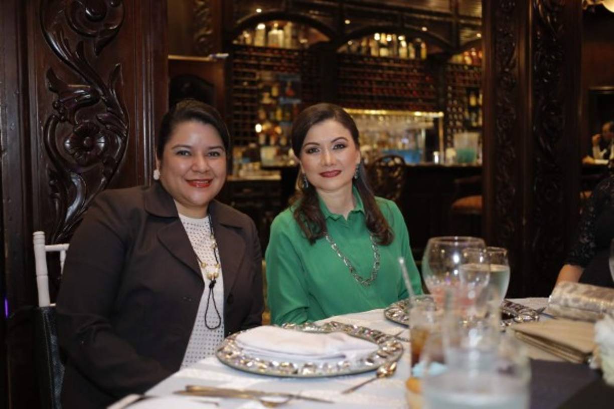 Angie Maldonado y Julissa Espinoza.