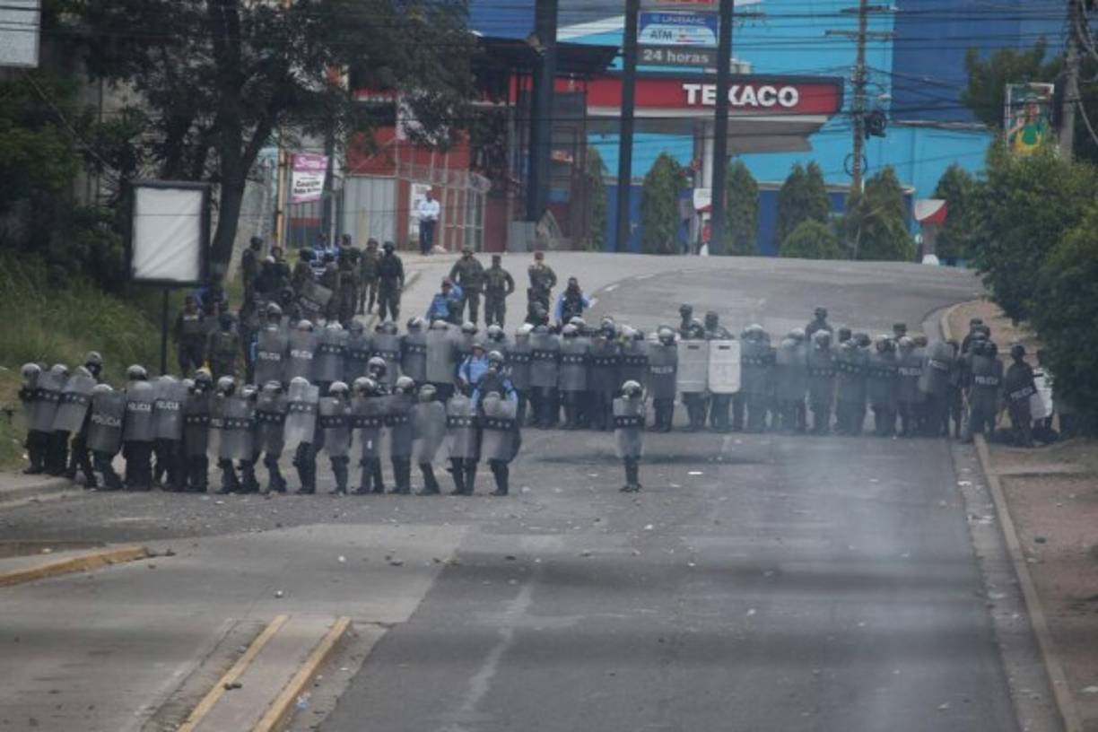 La Policía antimotines neutralizó la protesta.