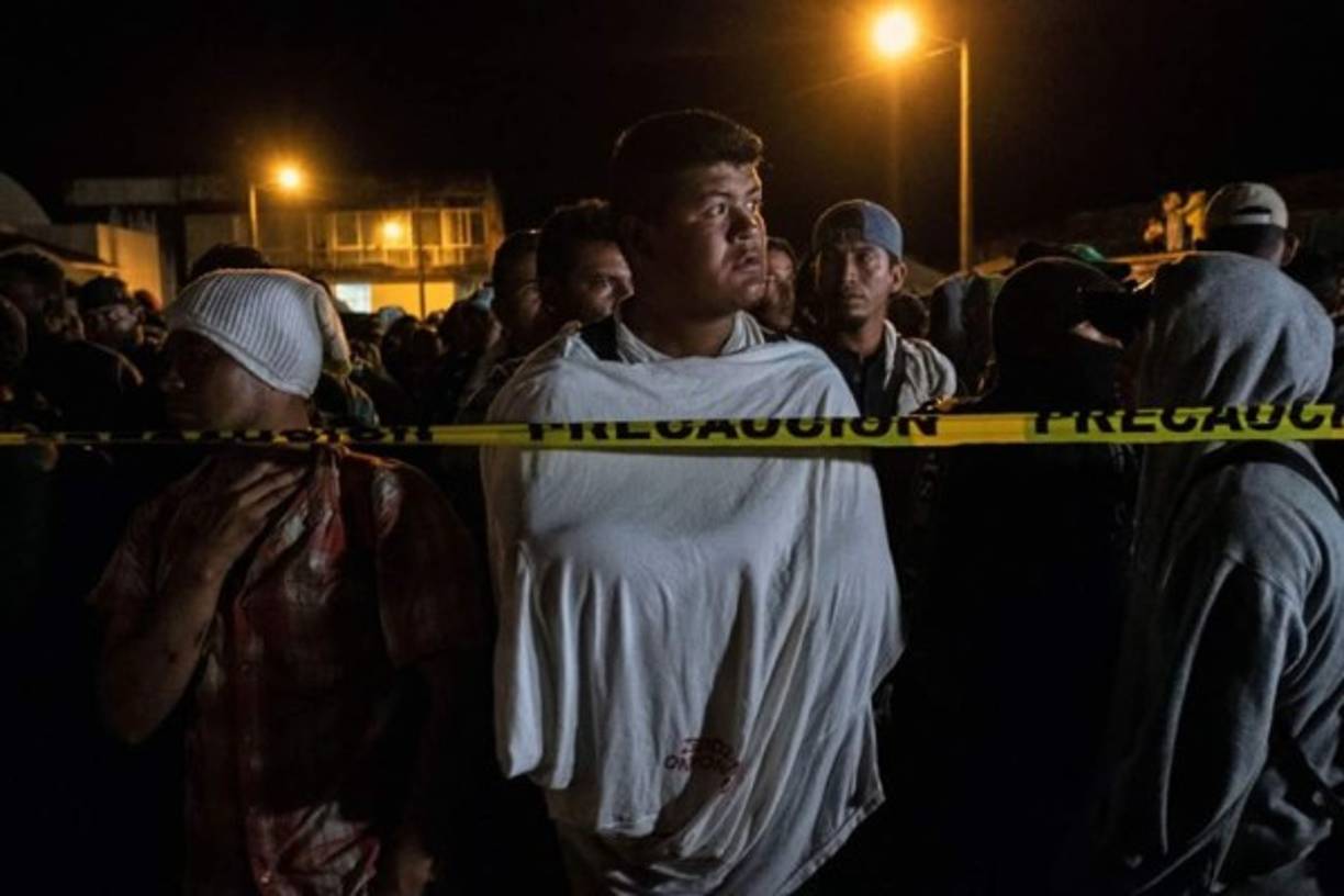 Cientos de migrantes, en su mayoría hondureños, se reúnen antes de decidir tomar el camino de camino a Isla, Estado de Veracruz, México, el 3 de noviembre de 2018.