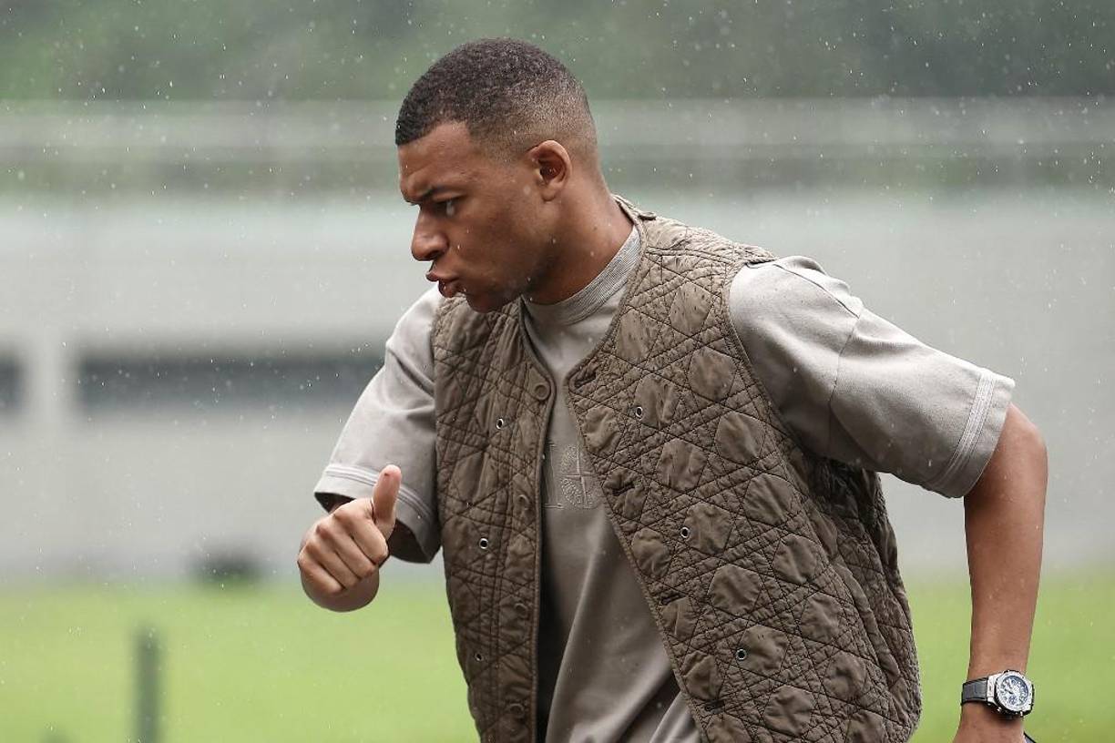 “Hubo cosas que me hicieron infeliz, pero no se podían mostrar porque yo era un líder y no se sigue a alguien que está deprimido”, manifestó el futbolista respecto a los últimos meses en el PSG en un tono que resonó entre los asistentes y que de inmediato generó controversia.