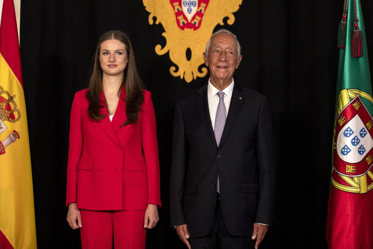 “Es un homenaje a vuestra alteza, al Reino de España y a nuestra amistad para siempre”, proclamó el mandatario portugués. Recordó que la Gran Cruz de la Orden de Cristo la recibió su padre, Felipe VI, en 1988, cuando Mario Soares ocupó la presidencia.