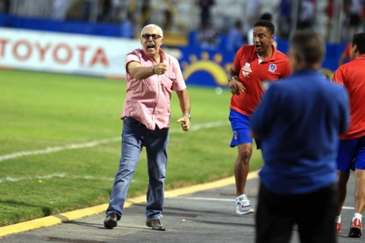 Manuel Keosseián enloqueció con el golazo de Elmer Güity.