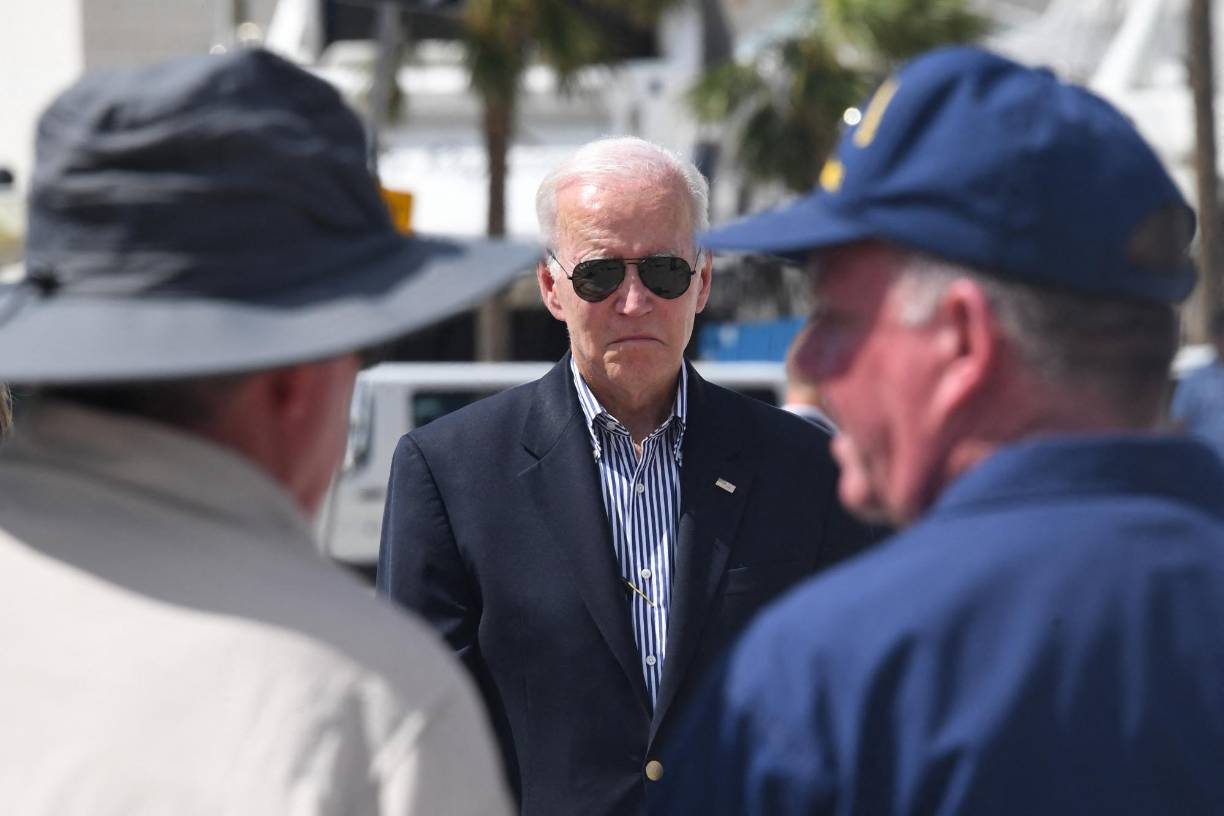 Con la intención de dejar de lado temporalmente las divisiones políticas en Florida, Biden dio un discurso.