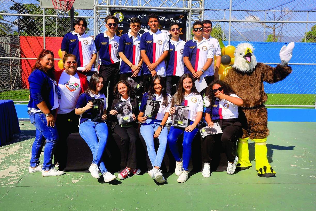 Los estudiantes de último año de bachillerato en el Génesis Bilingual Institute llevaron a cabo su ansiada entrada previo al primer día de clases del año lectivo 2023. 