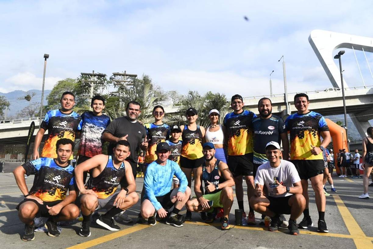 A las 4.45 de la mañana realizaron el calentamiento los runners en el bootcamp de la Maratón LA PRENSA.