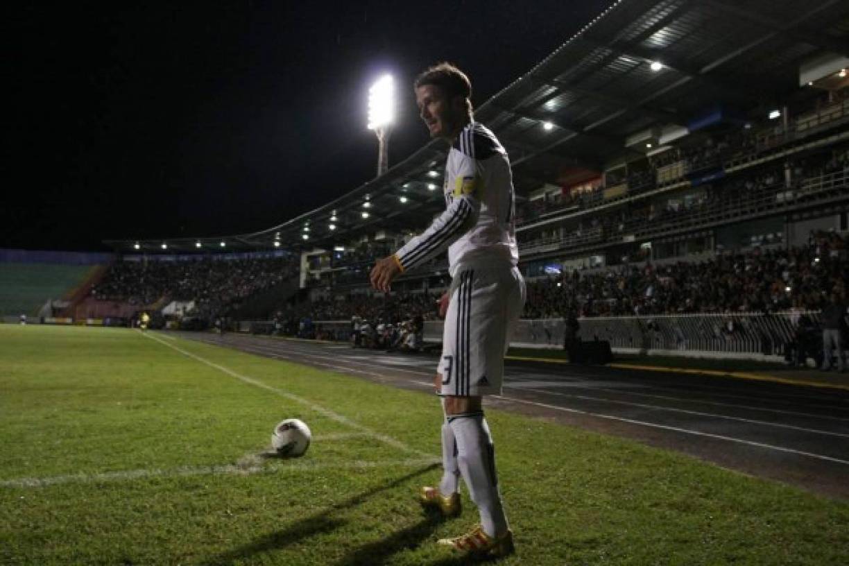 Esta fue una de las grandes postales que dejó la presencia de David Beckham en la cancha del Estadio Nacional.