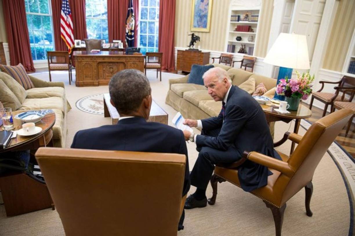 El presidente de Estados Unidos, Barack Obama y su vicepresidente, Joe Biden en las reuniones tras el restablecimiento de las relaciones entre Washington y La Habana en la Casa Blanca.
