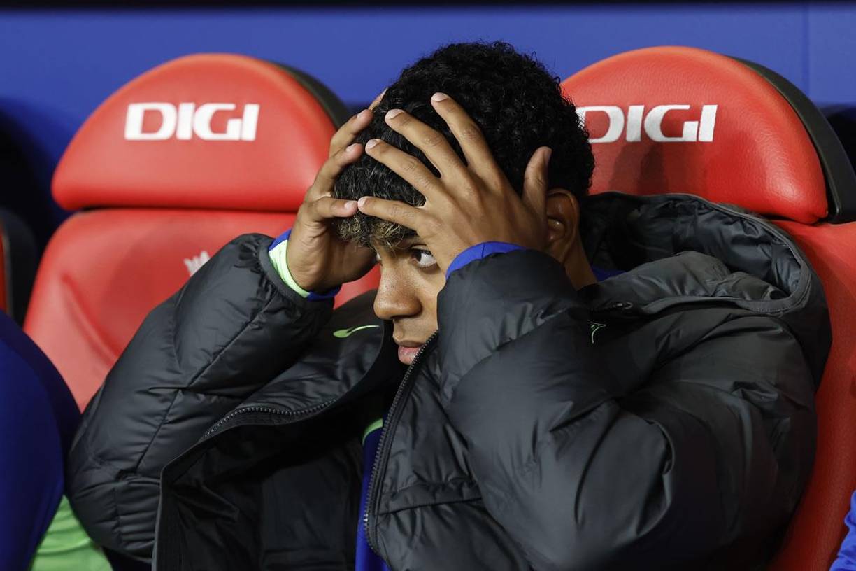 Lamine Yamal no empezó por primera vez un partido con el Barcelona de Hansi Flick y vio como su equipo estaba perdiendo en el primer tiempo.