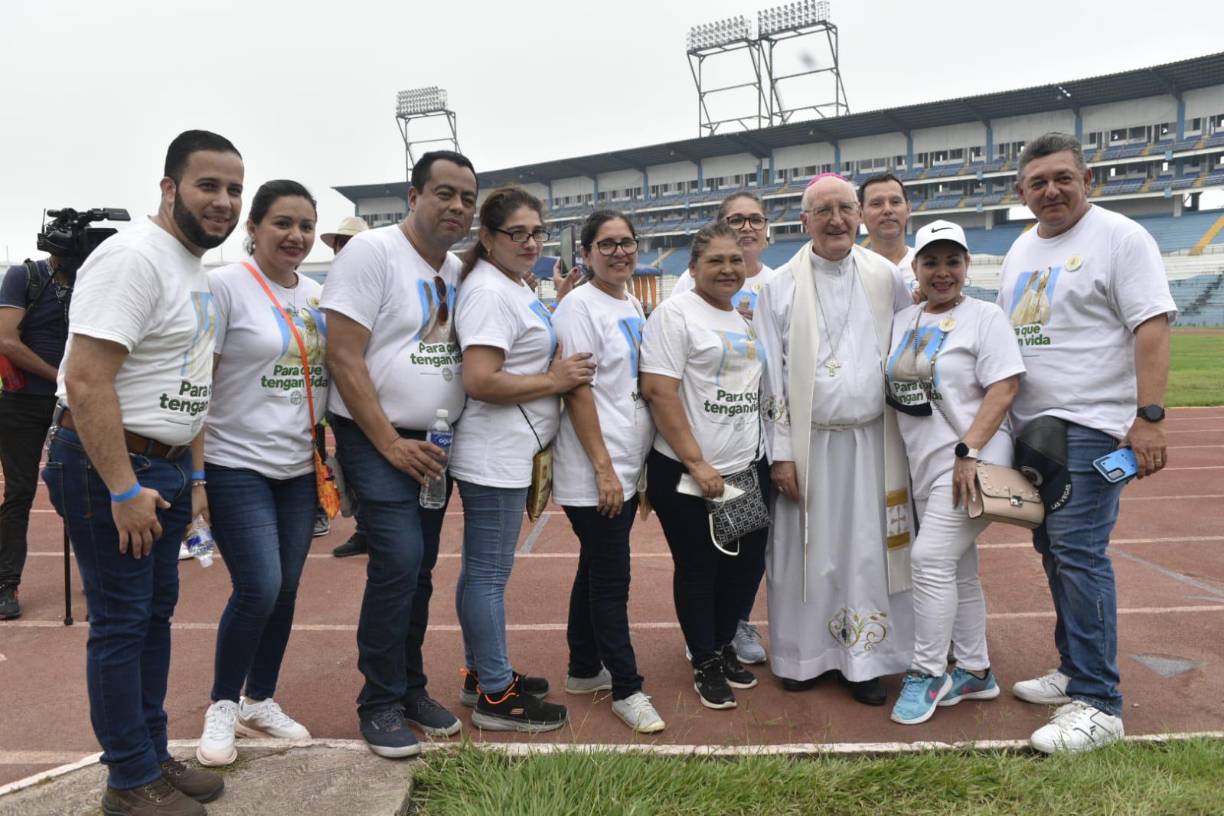 A los ocho años ya ayudaba al sacerdote de su pueblito en la misa que se oficiaba en latín.