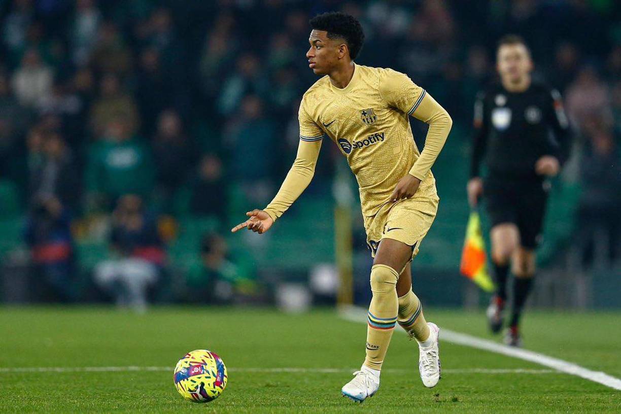 Lateral Izquierdo: Alejandro Balde.