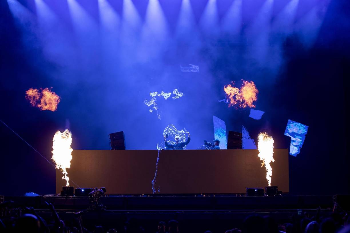 Meduza, grupo musical compuesto por Matt Madwill, Simon de Jano y Luke Degree. Son conocidos por su canción revolucionaria de 2019 “Piece of Your Heart”, que fue una colaboración con el trío de producción británico Goodboys. Alcanzó el número 2 en la lista UK Singles Chart.