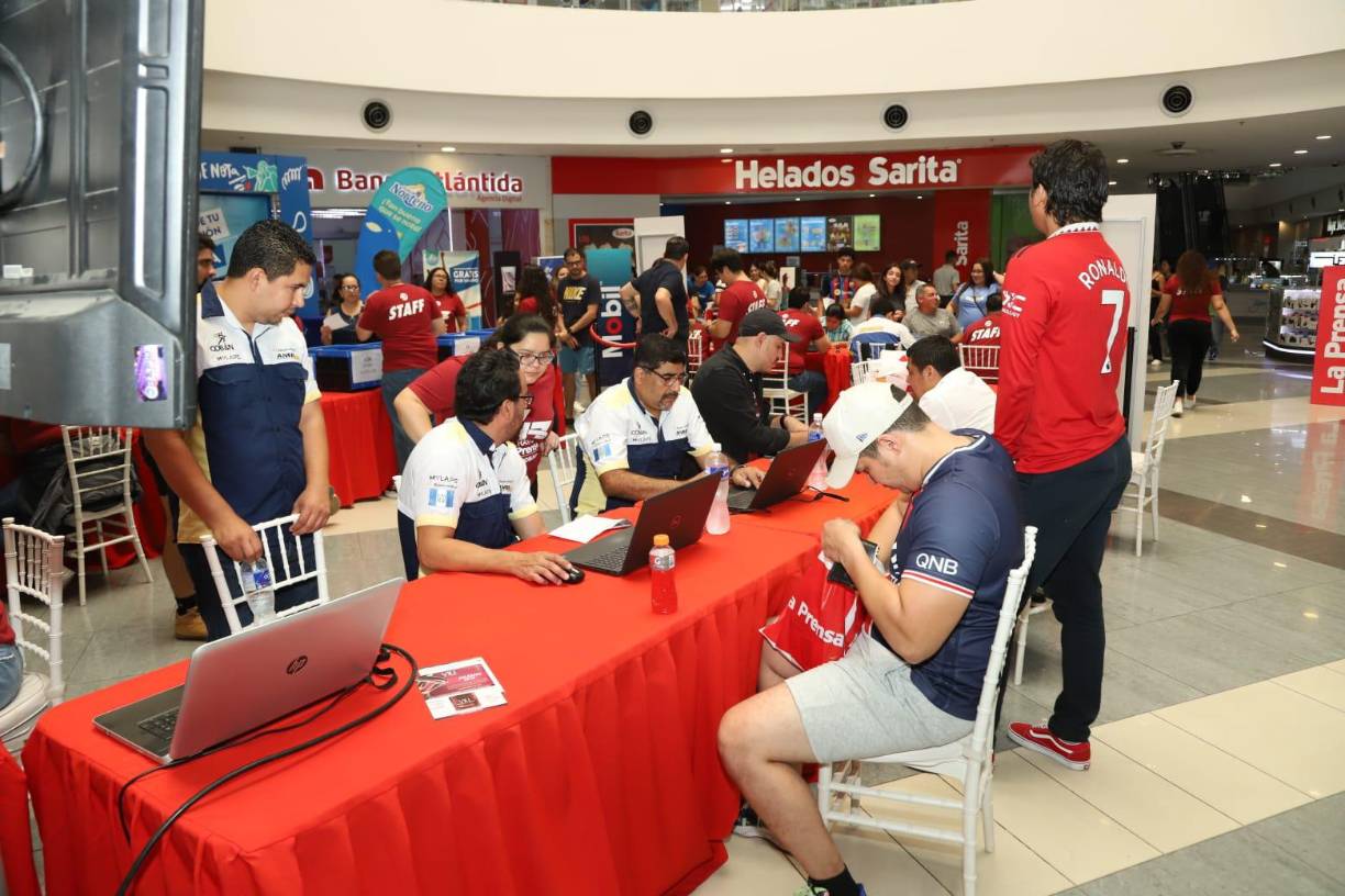 Este sábado se realizó la segunda parte de la entrega de los kits para la gran competencia de este domingo.