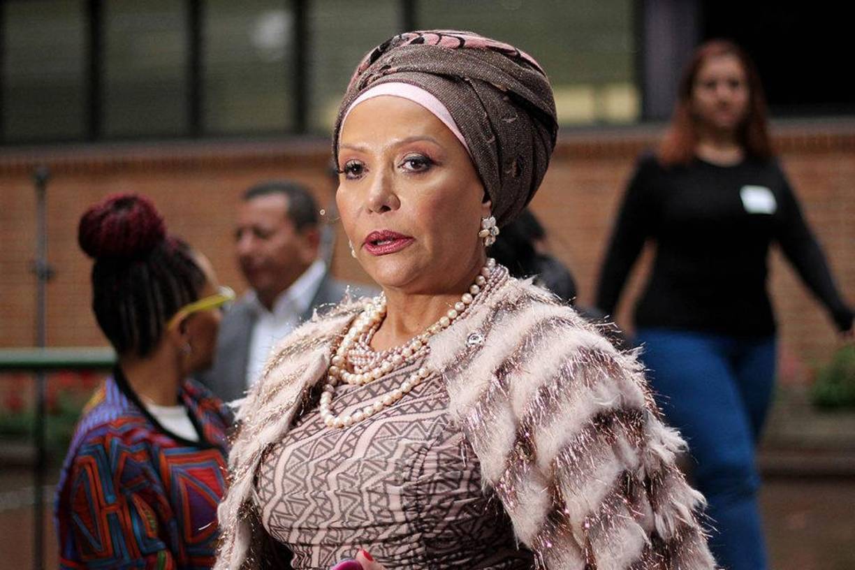 Algunas víctimas como Íngrid Betancourt, criticaron a Córdoba sugiriendo que estas liberaciones tenían un fondo político, conectado a la figura de los presidentes Hugo Chávez de Venezuela y Nicolás Maduro, con quienes mantenía una estrecha relación.