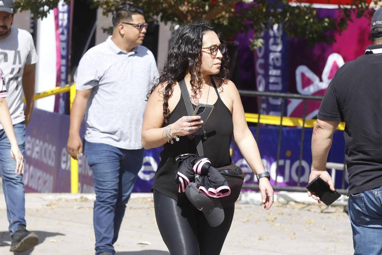Lindas chicas llegaron al estadio Cuscatlán para ver el amistoso entre El Salvador y el Inter Miami.