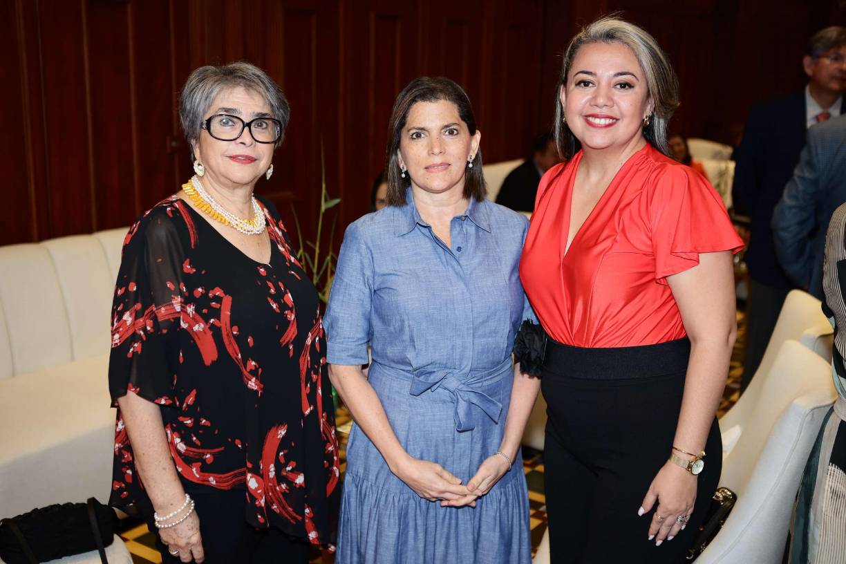 Linda Coello, Verónica Chicas y Georgina Barahona