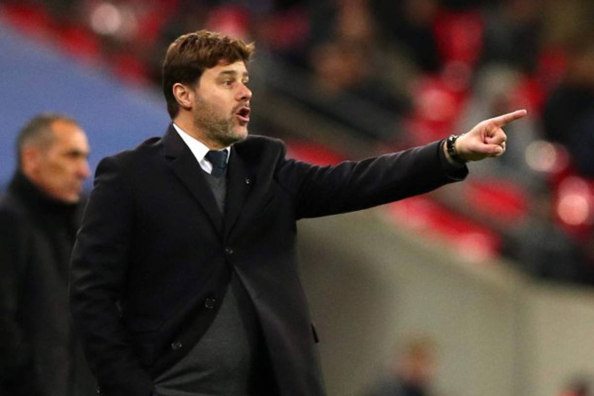 Mauricio Pochettino se ha consolidado en el Tottenham como uno de los mejores entrenadores del mundo y ha sido colocado en la órbita de los mejores equipos del planeta. Sobre eso -en concreto sobre la posibilidad de sustituir a Zidane en el Real Madrid- ha sido cuestionado el argentino en Onda Cero. Pochettino ha asegurado que 'estoy contento en el Tottenham y quiero disfrutar del momento, pero el fútbol y la vida me llevarán donde quieran'. Unas declaraciones que no cierran la puerta del Bernabéu al entrenador.