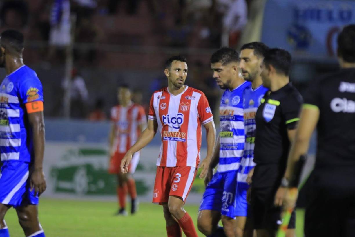 El estadounidense Jonathan Bornstein jugó otro partido completo con el Vida.