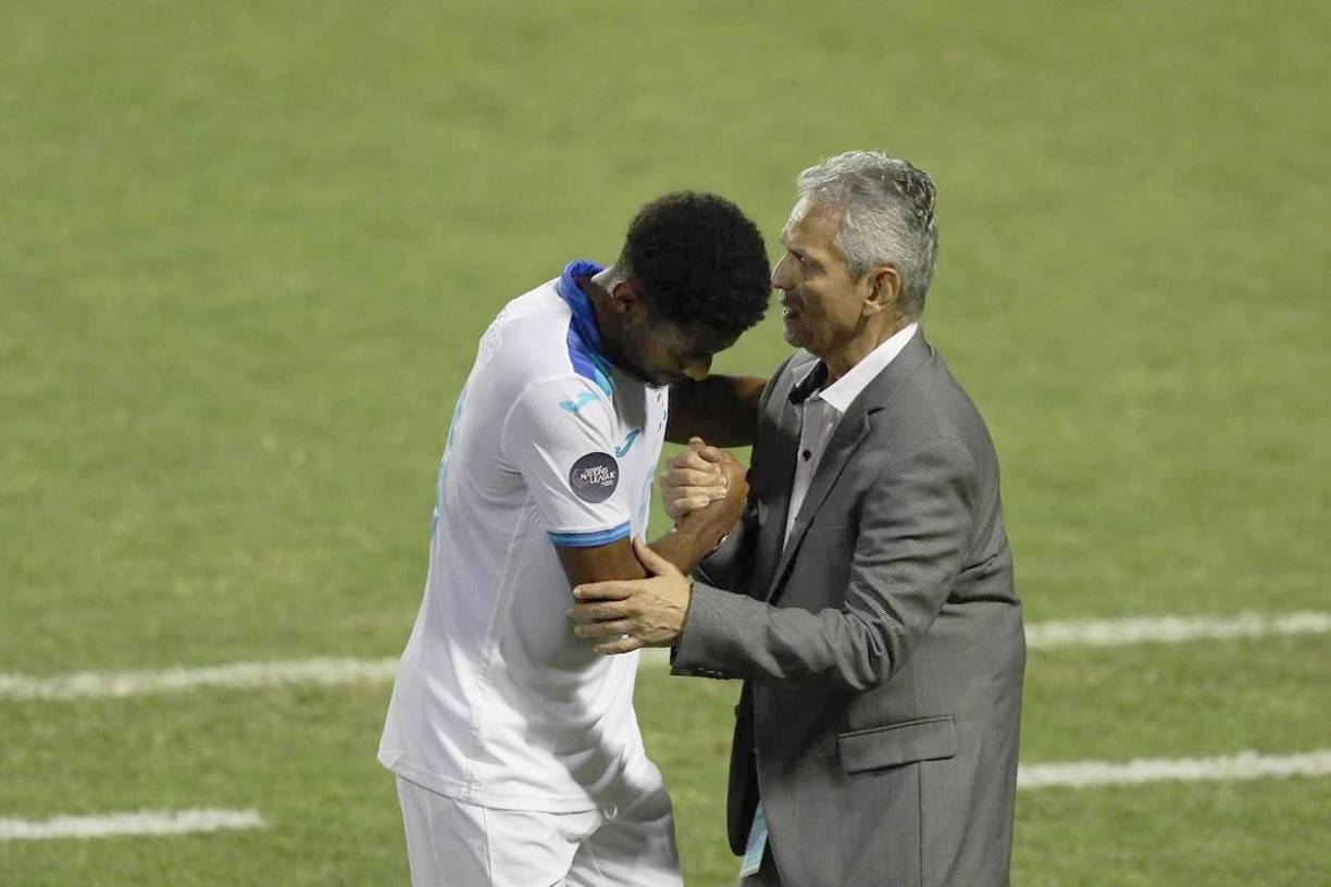 Reinaldo Rueda felicitó al ‘Choco’ Lozano por su vuelta al gol después de cuatro años, tres meses y 11 partidos.