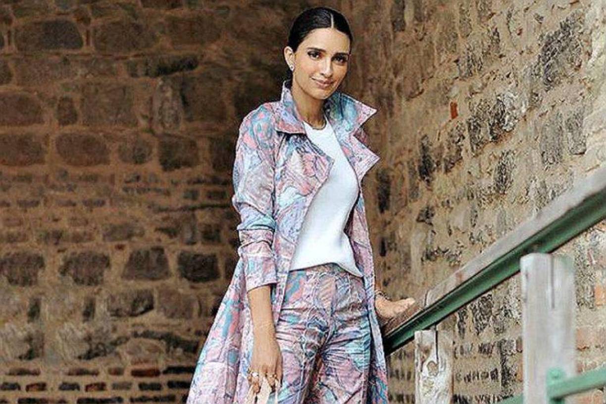 La escritora e influencer de moda, una de las pioneras en Latinoamérica, combina lo mejor del diseño regional (que promueve a través de sus redes sociales) y las firmas de lujo.