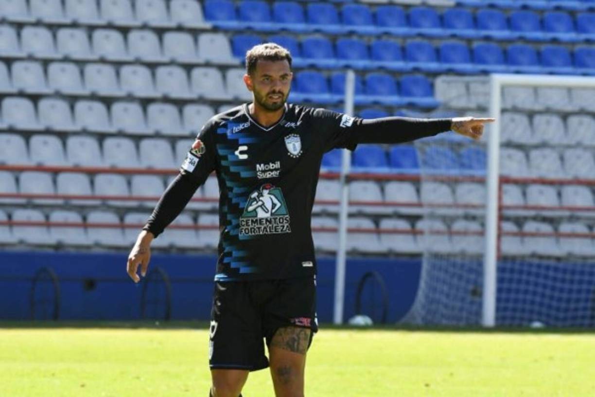 Edwin Cardona firmó su regreso al fútbol mexicano. Después de su paso por Monterrey, el extremo se fue a Boca Juniors y ante la nula oportunidad de jugar, Pachuca lo llevó de vuelta a territorio azteca para que ayude a los Tuzos al título.