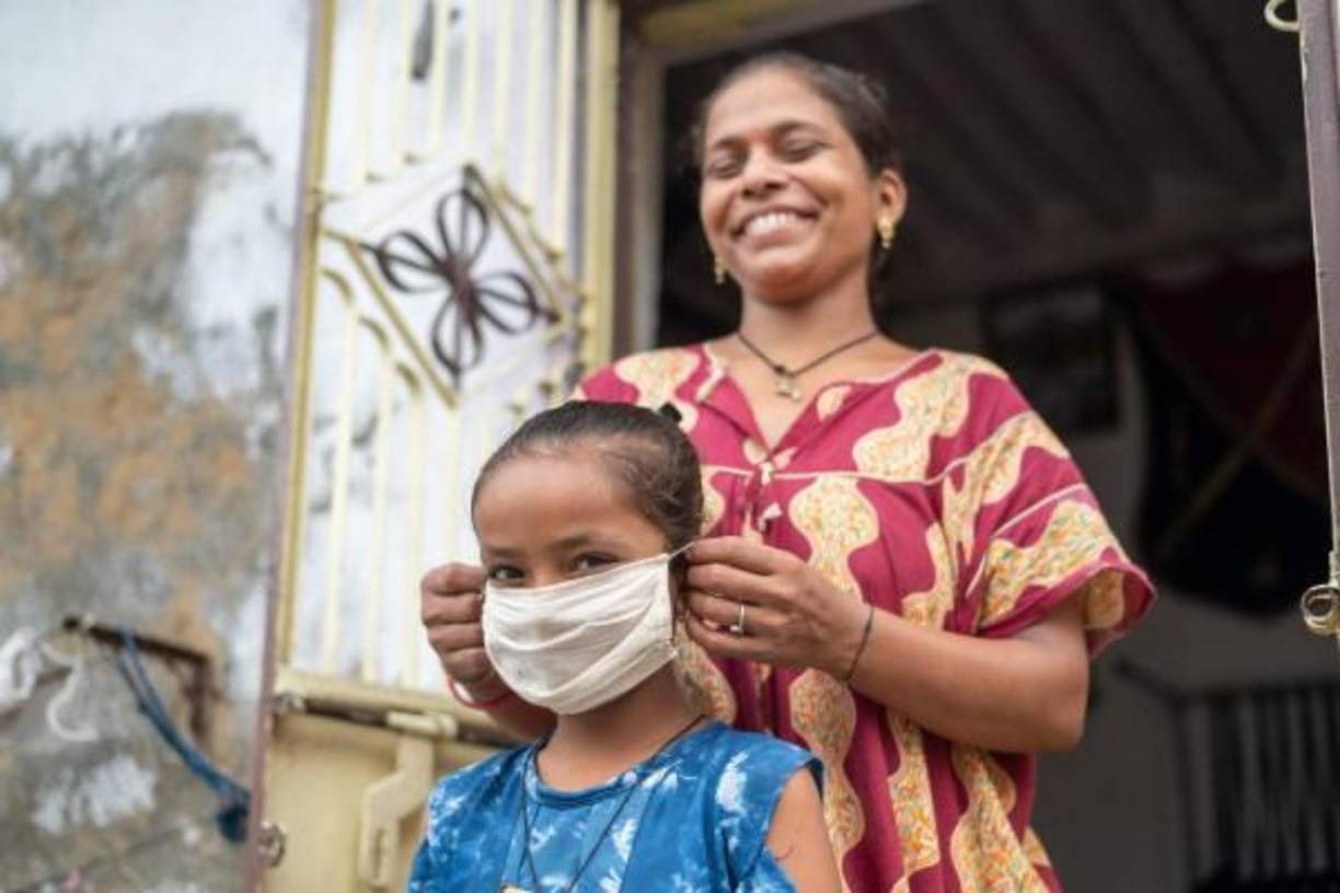 El artículo apuntó que esto es causa de preocupación particularmente para las familias en los grupos socio-conómicos golpeados más duramente por la pandemia, y los hogares en las cuales los adultos mayores, que son más vulnerables, conviven con ellos en la misma casa.