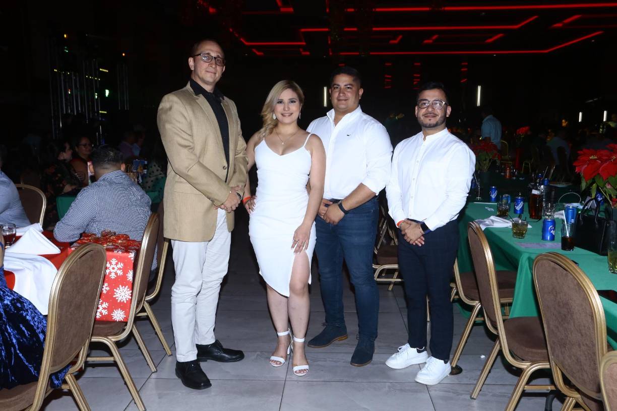 Juan C. Sarmiento, Arely Reyes, Aldo Fuentes y Melvin Vásquez 