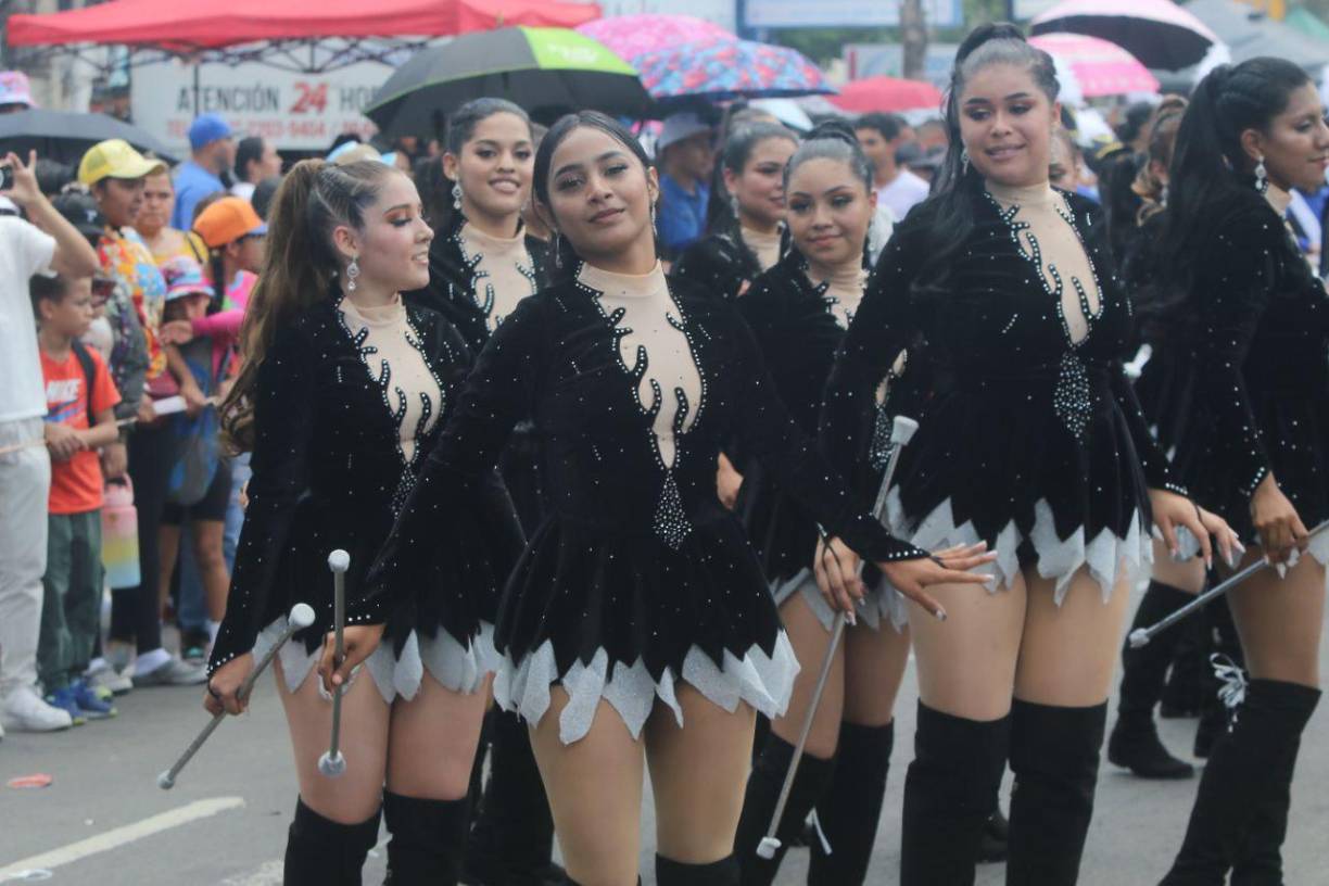 Stephany Pavón, palillona del Instituto Hibueras. 