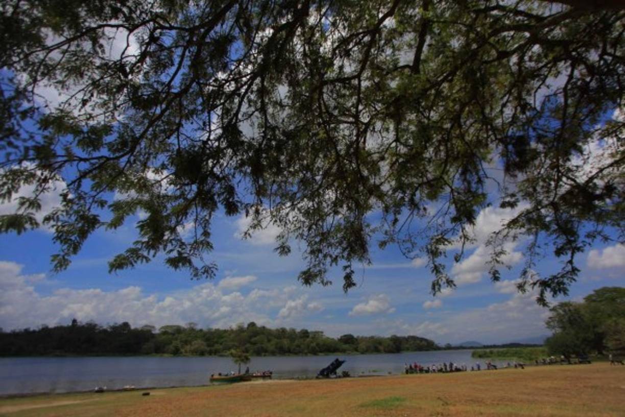El paisaje de la laguna es encantador.