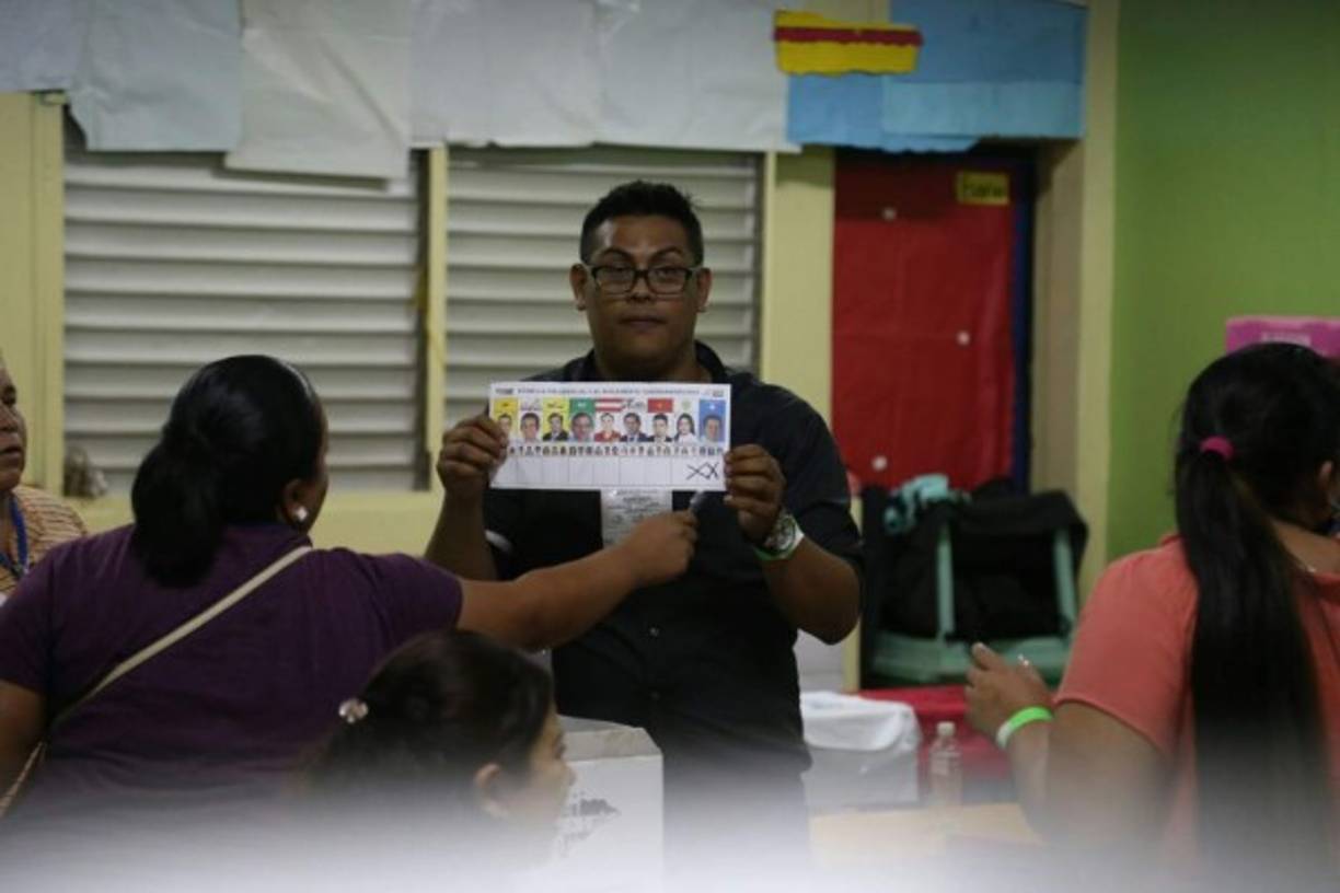 El conteo avanza. Se espera tener una tendencia ganadora esta misma noche.