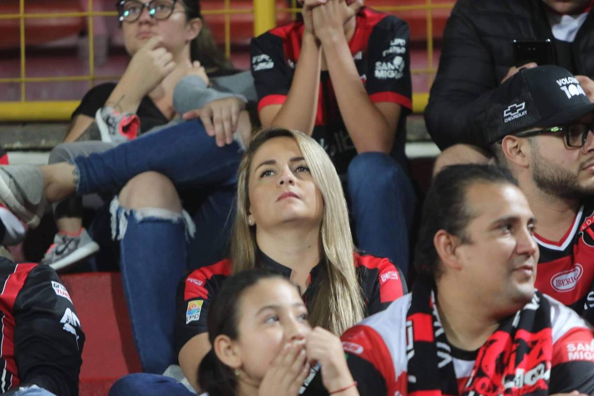¡Olimpia no estuvo solo en Costa Rica! El ambientazo que se vivió en la final de vuelta de Liga Concacaf en el estadio de Alajuelense