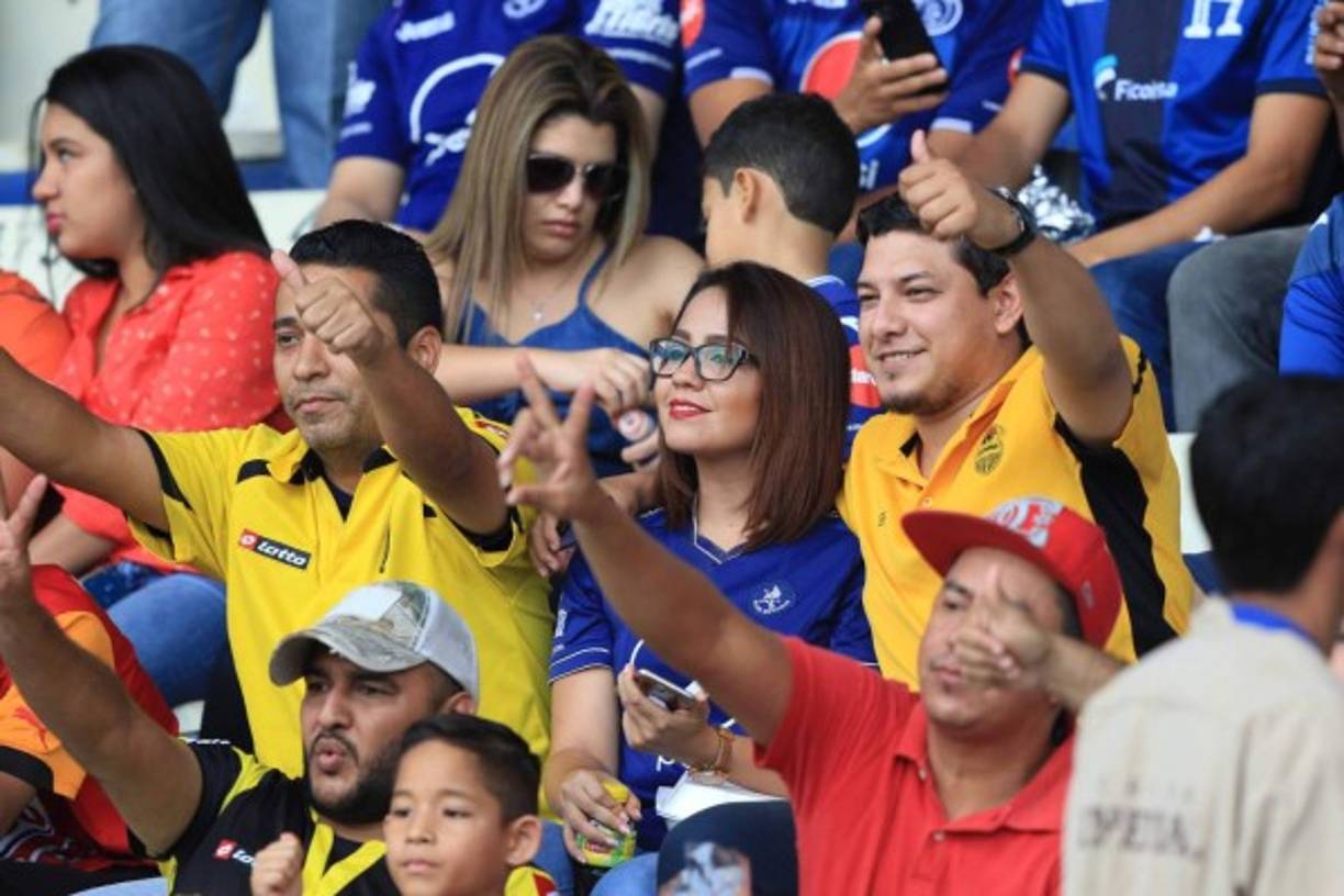 Los aficionados de ambos clubes dieron un gran ejemplo de unidad.
