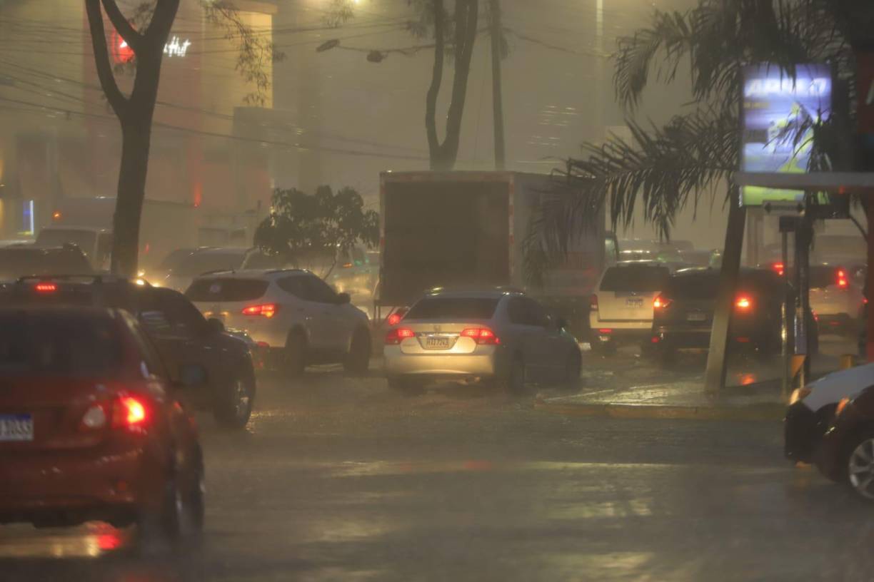 De acuerdo con Copeco, en el transcurso de cada año se reportan entre cinco y tres personas muertas por impactos de rayos.