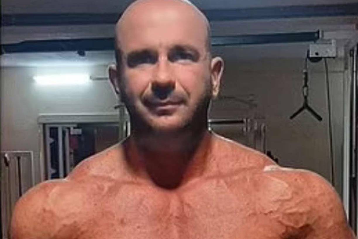  El autor del crimen, identificado como Nermin Sulejmanovic, “mató a tiros de una pistola a su antigua esposa y dos varones, padre e hijo.