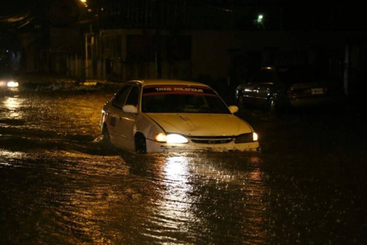 Las lluvias pronosticadas desde la tarde del martes en Honduras causaron inundaciones en varias zonas de San Pedro Sula, en el norteño departamento de Cortés, y en Atlántida.