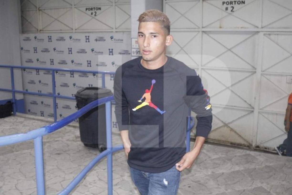 José Mario Pinto, que no jugó por la 'cláusula del miedo' que puso Olimpia en su préstamo a la UPN, llegó al estadio Nacional minutos antes del inicio del partido.