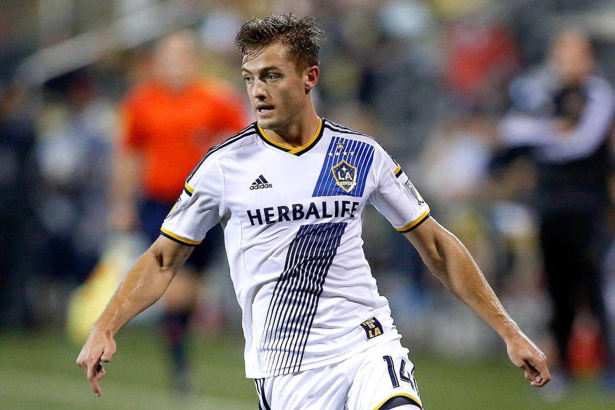 Sin embargo, Rogers volvió meses después y vistió la camiseta de Los Ángeles Galaxy. Actualmente es productor de televisión.