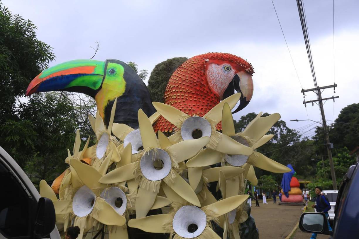 Desde septiembre comienzan los preparativos para poder realizar las chimeneas, son extensas horas de trabajo.