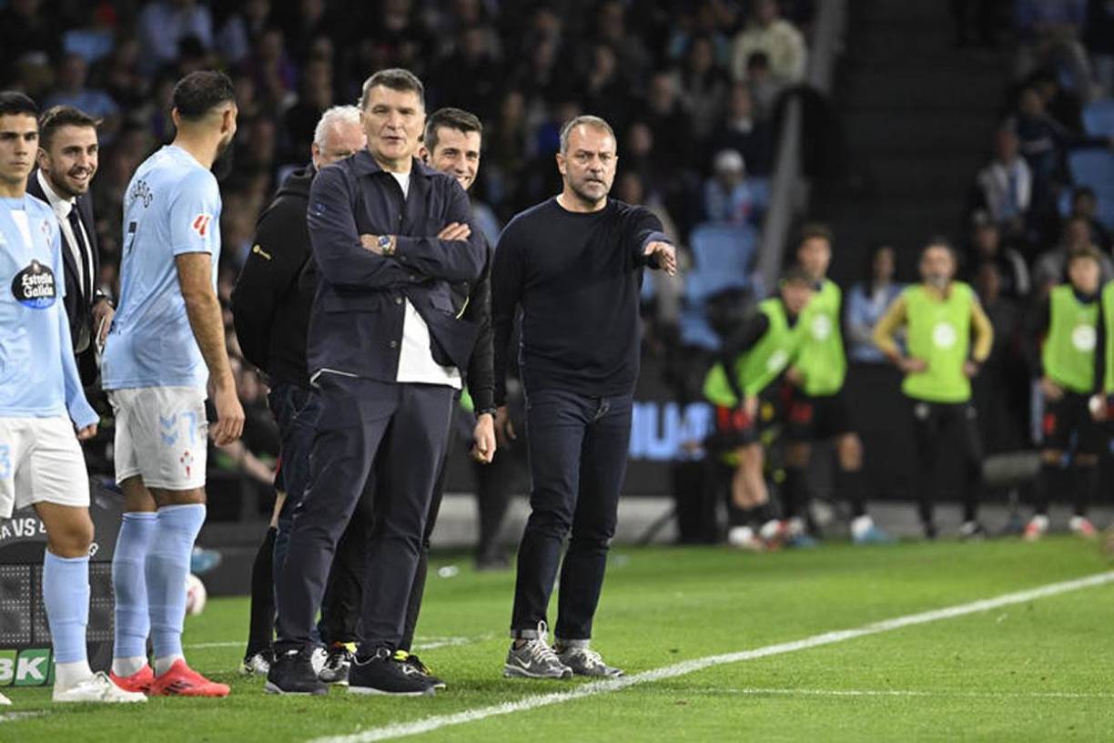 El técnico del Barça reunió a los jugadores en caliente en el vestuario de Balaídos. Flick envió un mensaje claro de que no hay que creerse que se puede ganar fácil. El alemán incidió en la actitud mostrada en Vigo, que considera insuficiente para conseguir los objetivos, tal y como al final acabó demostrándose con el marcador al término del encuentro. 