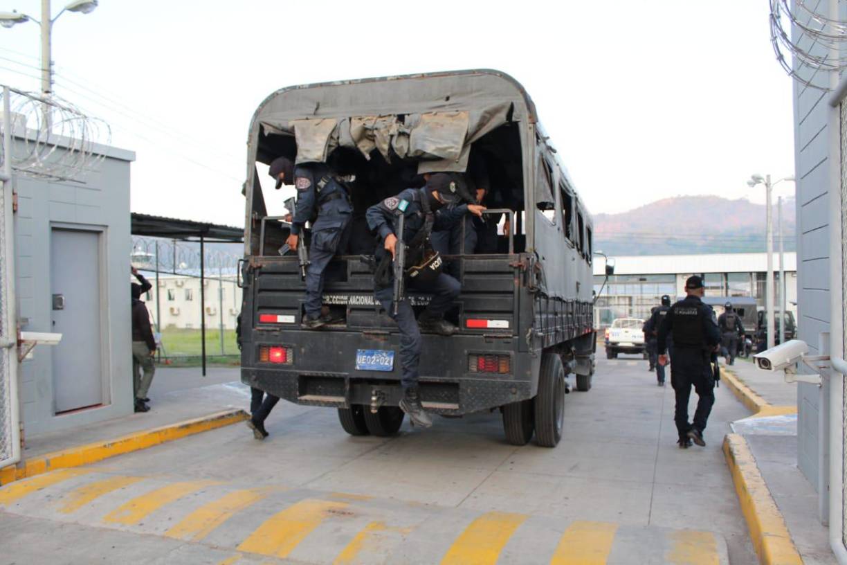 Policías ingresaron a las 6.00 am directamente a los módulos, donde están recluidos peligrosos miembros de la pandilla barrio 18 y MS-13.