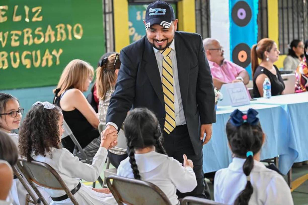 “Según el pronóstico del tiempo, en Choluteca y Valle van a continuar las lluvias. Eso significa que, en horas de la noche y la madrugada de mañana, toda esa agua que está precipitando en esos dos departamentos va a llegar a la ciudad capital”, explicó.