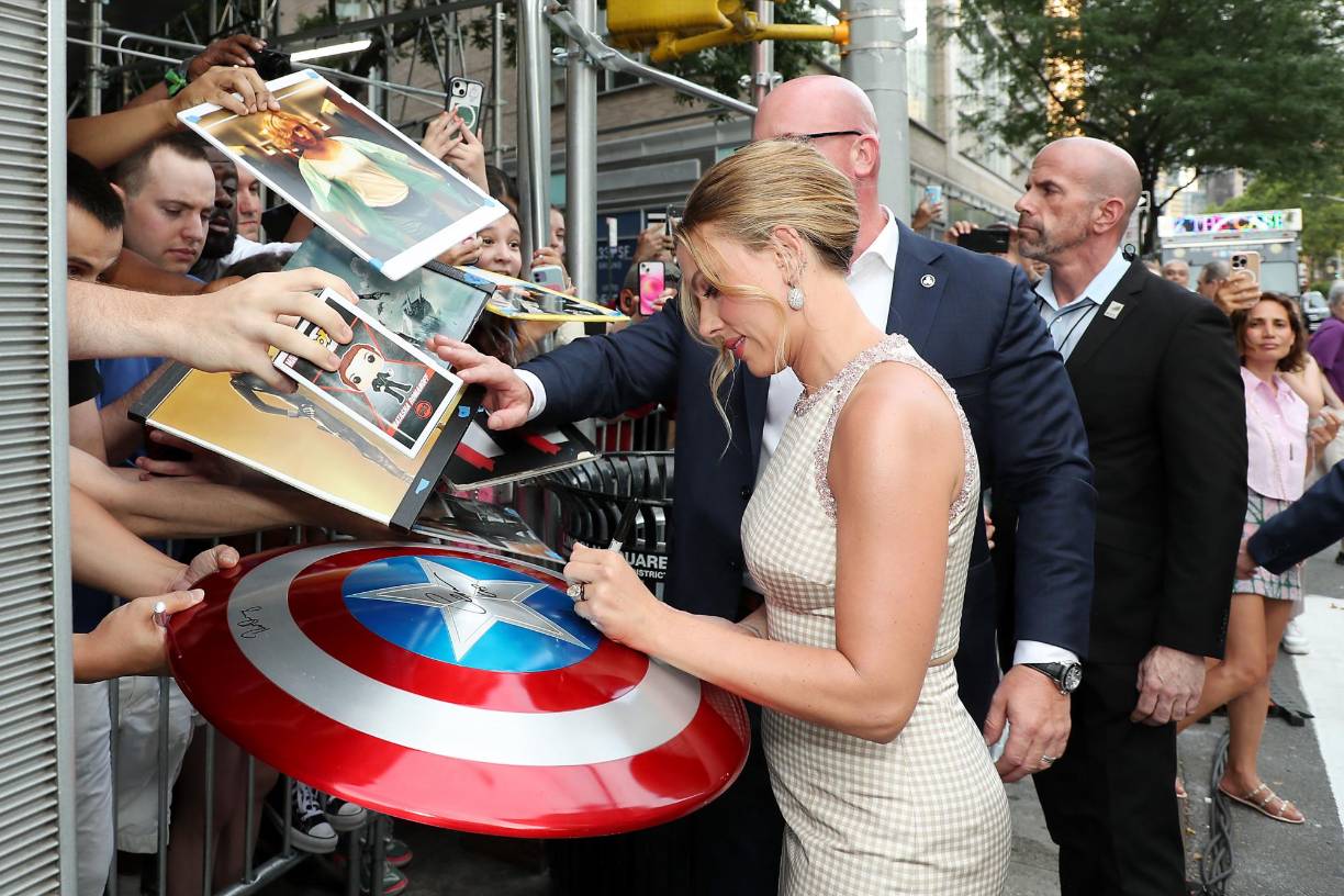 Su último estreno ha sido “Fly Me To The Moon”, un <b>drama romántico</b> sobre el alunizaje del Apolo XI. Johansson será la nueva protagonista de la próxima película de “Jurassic Park”, cuyo estreno está previsto en verano de 2025.