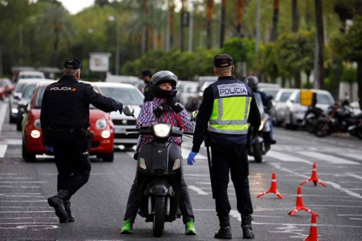 El país vivió en las últimas 24 horas un gran incremento de casos declarados, hasta casi 9,000 y el número de fallecidos por la pandemia asciende a 288, la mayoría en la región de Madrid, que ha disparado las cifras nacionales.